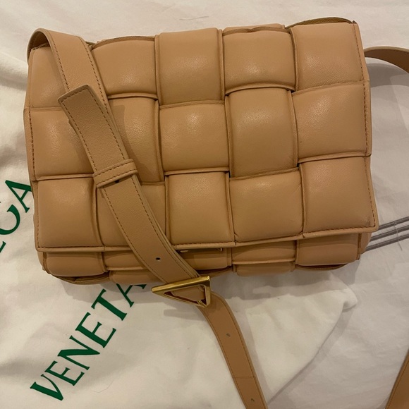 Bottega Veneta cassette bag in almond - Picture 2 of 6